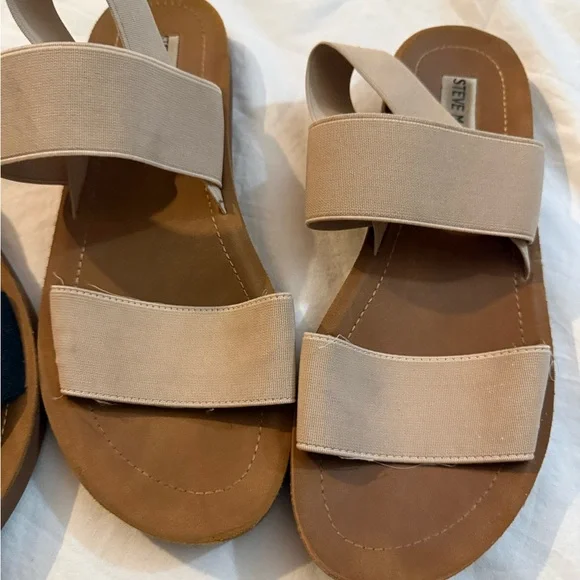 Set of Steve Madden Black and Tan Women's Sandals - Picture 4 of 9